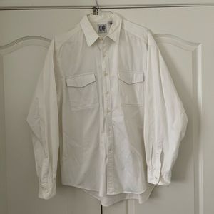 Men’s extra large (XL) white long sleeve button up GAP collared shirt.